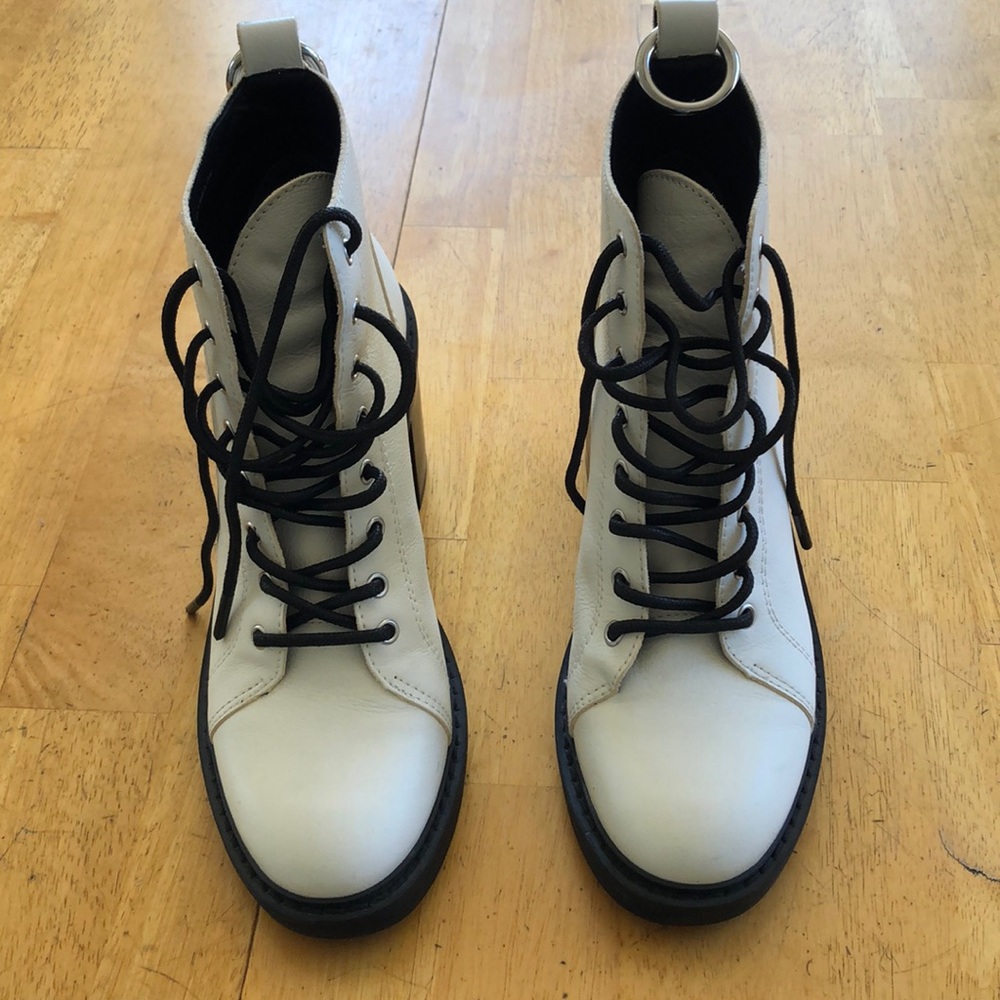 Size 9 Super Cute white leather Dolce Vita boots!